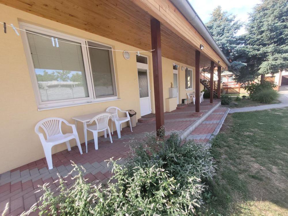 Alenka Hotel Sturovo Exterior photo