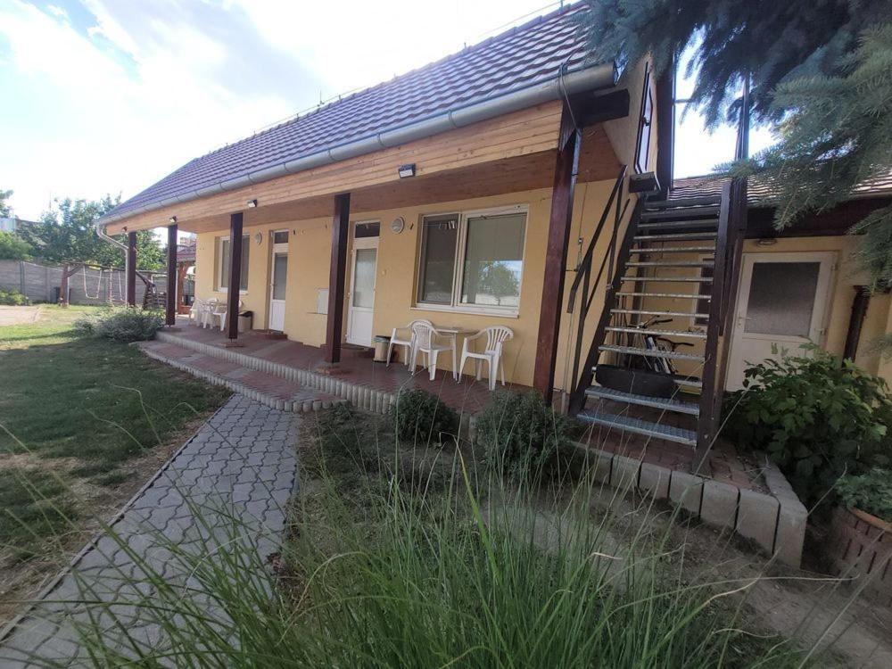 Alenka Hotel Sturovo Exterior photo