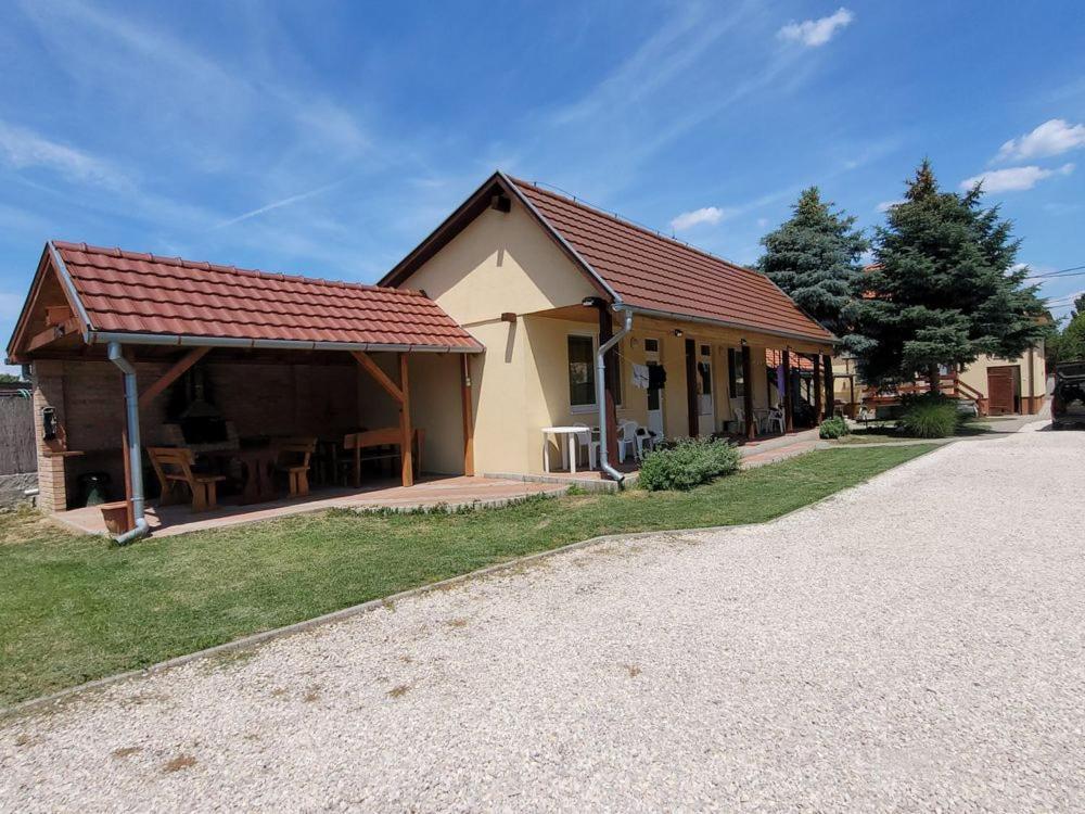 Alenka Hotel Sturovo Exterior photo